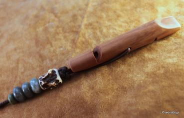 Birnbaum Doppelpfeife verdreht mit Pfeifenband